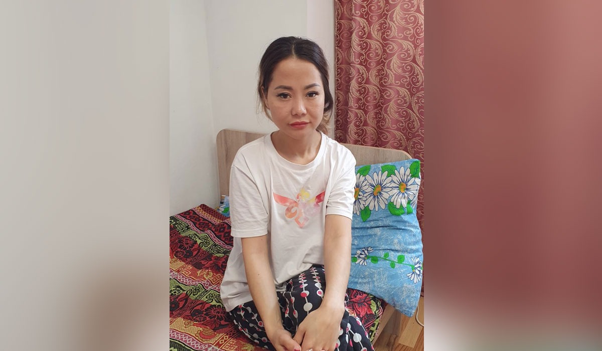 Күйеуінің әйелін жұдырықпен ұрып жатқан видеосы